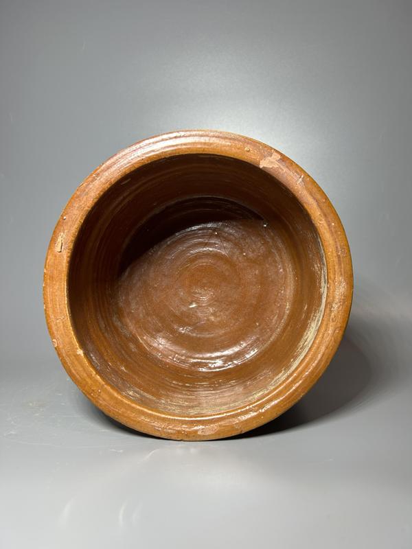 古玩陶瓷館藏級珍品漢代黃釉弦紋三足奩拍賣,當前價格5980元