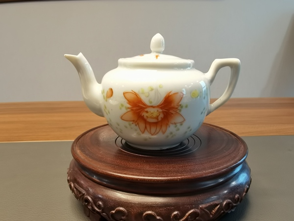 古玩陶瓷粉彩花卉紋茶壺拍賣,當前價格198元