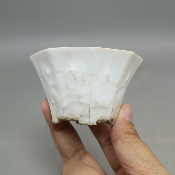 古玩陶瓷民國八角杯拍賣,當(dāng)前價格398元