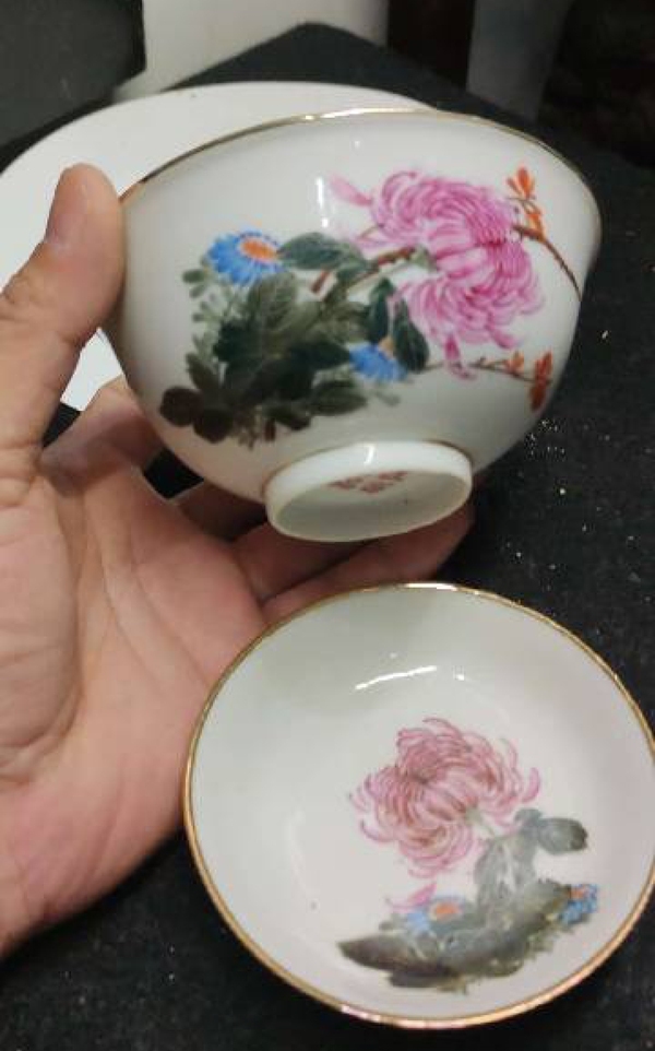 古玩陶瓷粉彩霸王菊花紋碗拍賣，當前價格688元