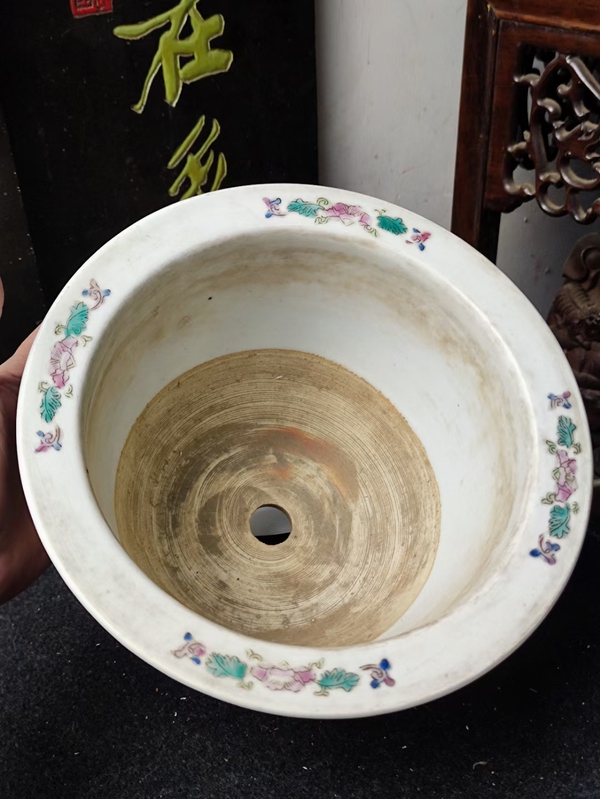 古玩陶瓷創(chuàng)匯?粉彩鳳凰牡丹紋花盆拍賣,當(dāng)前價格1600元
