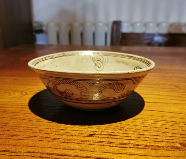 古玩轉(zhuǎn)賣金元白地黑花卷云紋撇口碗拍賣,當(dāng)前價(jià)格18000元