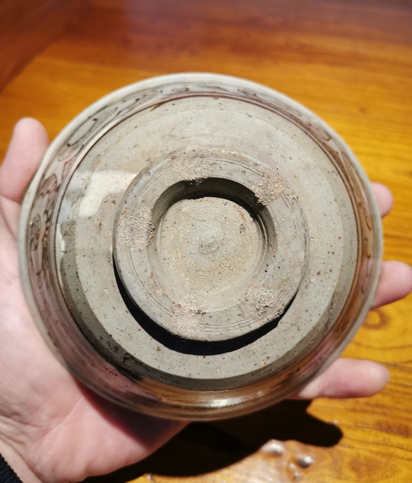 古玩陶瓷金元白地黑花卷云紋撇口碗拍賣，當(dāng)前價格136元
