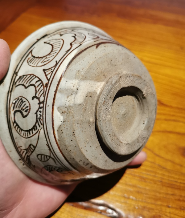 古玩陶瓷金元白地黑花卷云紋撇口碗拍賣，當(dāng)前價格136元