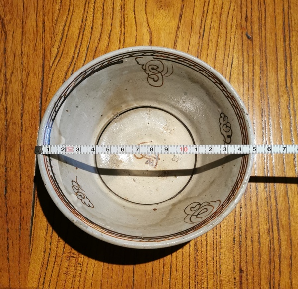 古玩陶瓷金元白地黑花卷云紋撇口碗拍賣，當(dāng)前價格136元