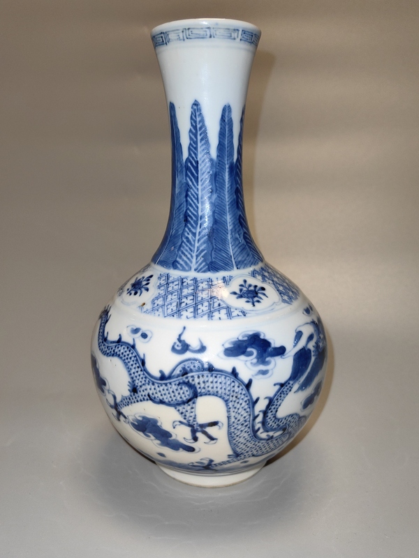 古玩陶瓷清晚期-青花趕珠龍紋賞瓶拍賣,當前價格16700元