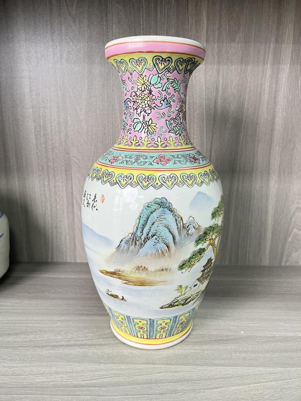 古玩陶瓷粉彩手繪和貼花山水人物盤口瓶拍賣，當(dāng)前價格980元