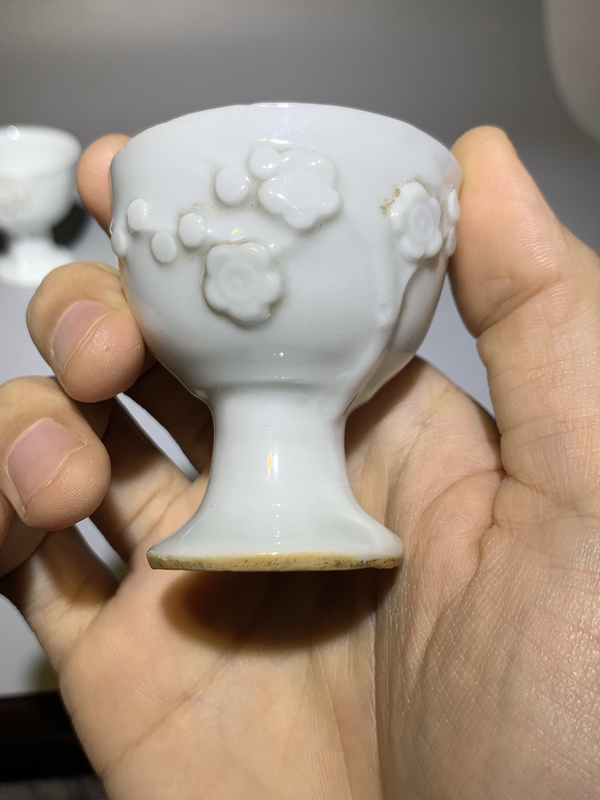 古玩陶瓷德化窯白釉梅花紋高足杯一組拍賣,當(dāng)前價格888元