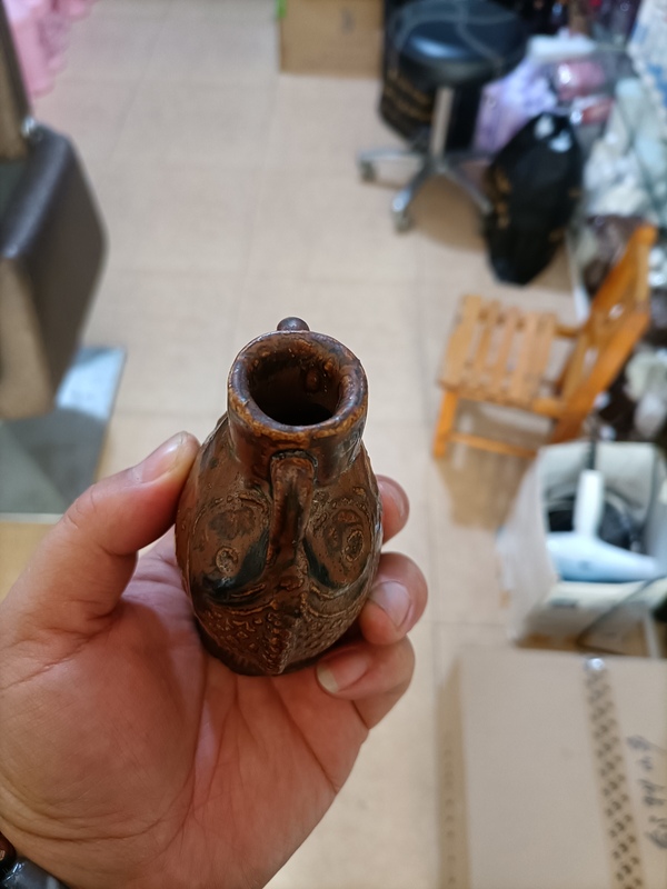 古玩陶瓷清晚期醬釉模印鯉魚抱瓶紋雙系扁壺拍賣,當前價格580元