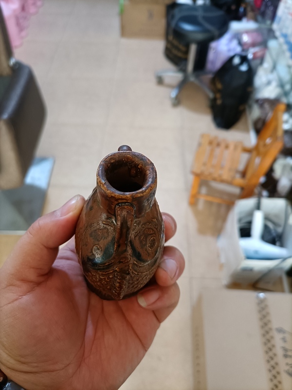 古玩陶瓷清晚期醬釉模印鯉魚抱瓶紋雙系扁壺拍賣,當前價格580元
