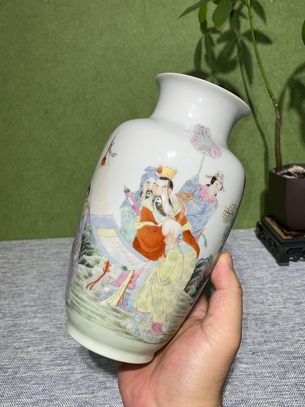 古玩陶瓷民國細路粉彩人物故事紋瓶拍賣,當前價格55000元
