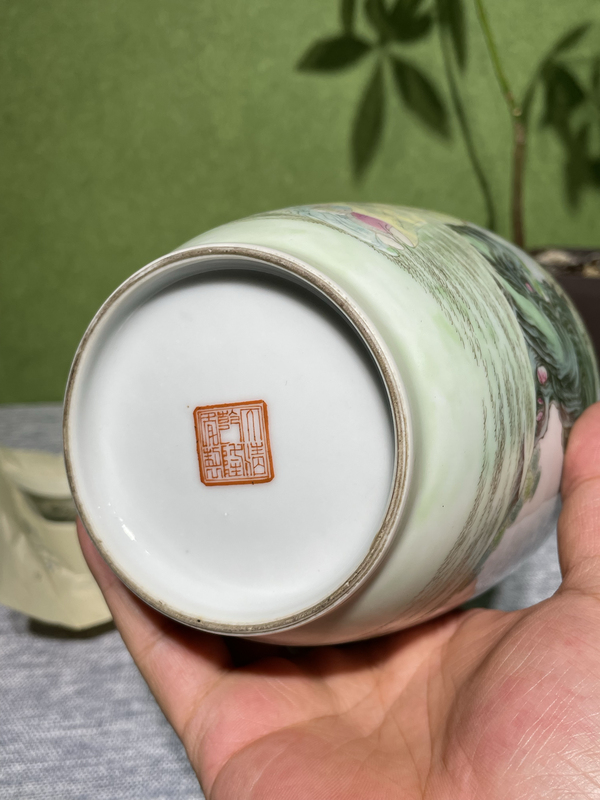 古玩陶瓷民國細路粉彩人物故事紋瓶拍賣,當前價格55000元