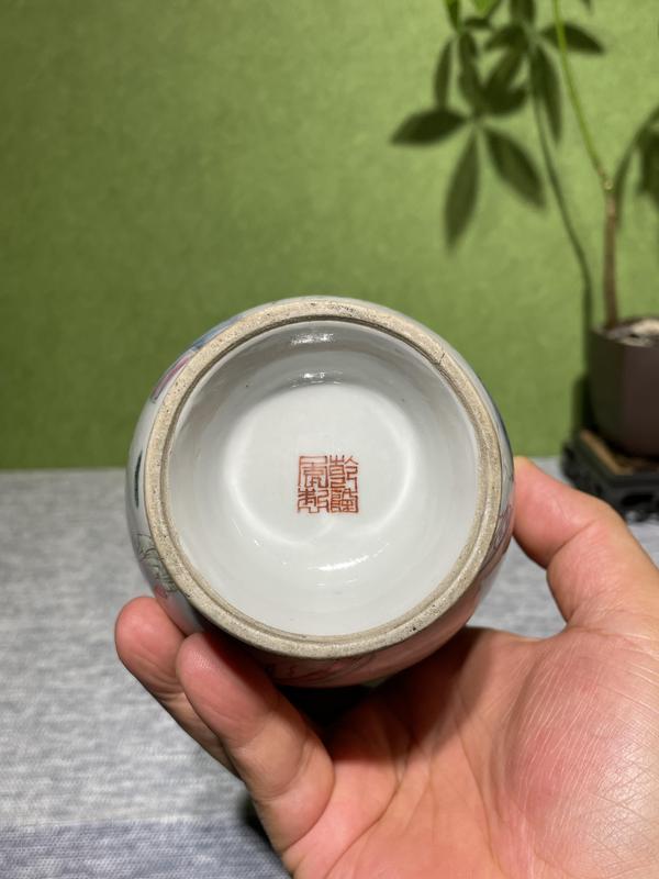 古玩陶瓷晚清民國(guó)粉彩人物故事紋瓶拍賣(mài),當(dāng)前價(jià)格12800元