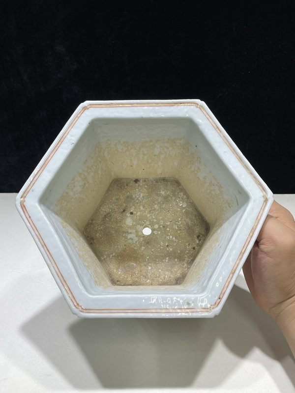 古玩陶瓷清代同治粉彩花卉紋六方花盆拍賣,當前價格22800元