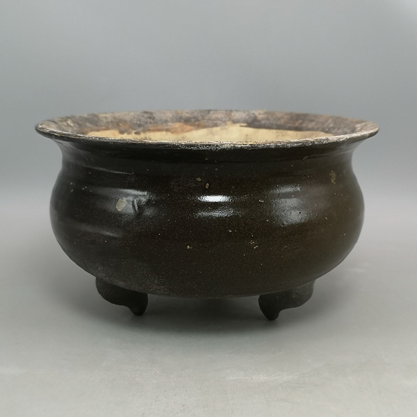 古玩陶瓷元末明初褐釉三足香爐拍賣,當前價格1600元