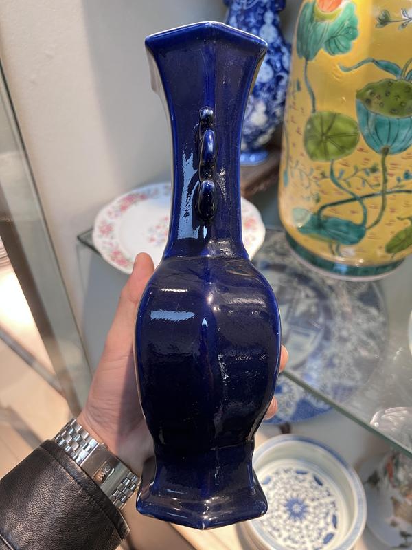 古玩陶瓷【清·乾隆】藍(lán)釉雙耳六方瓶拍賣，當(dāng)前價(jià)格4500元