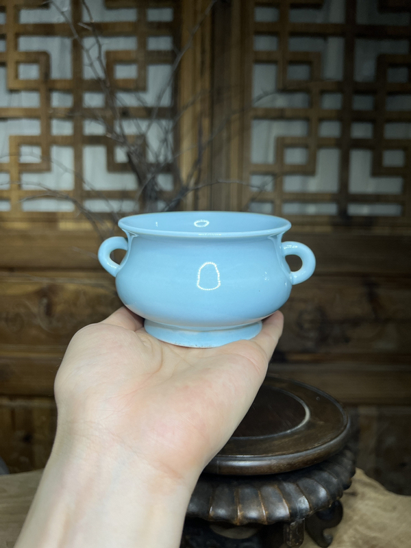 古玩陶瓷【精品民國】天藍釉雙耳琴爐拍賣,當前價格4200元