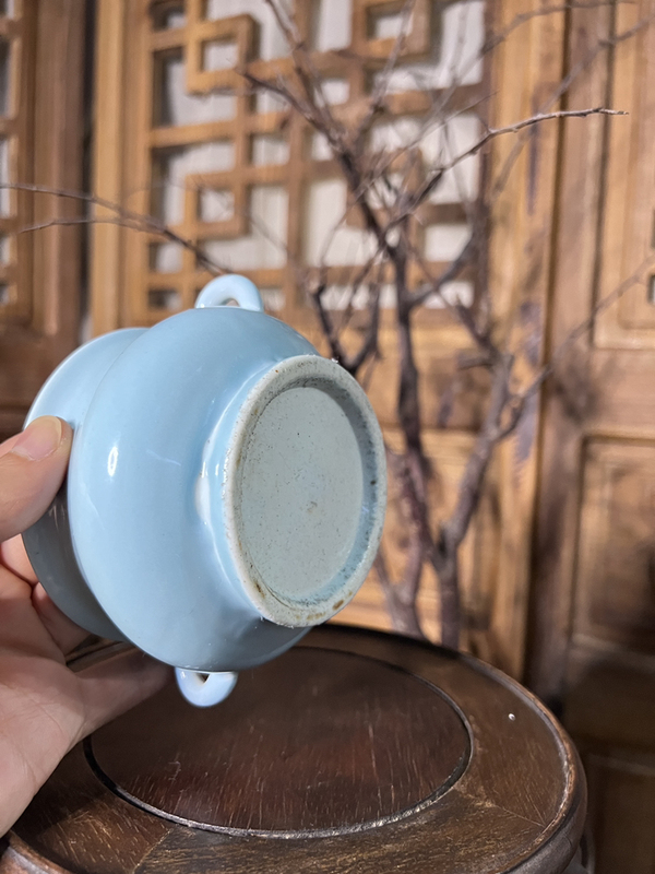 古玩陶瓷【精品民國】天藍釉雙耳琴爐拍賣,當前價格4200元