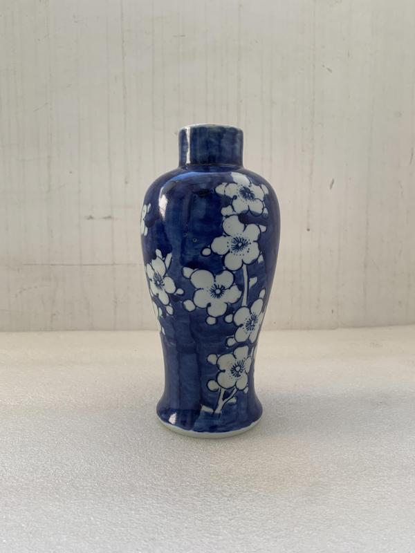 古玩陶瓷青花留白冰梅紋雞腿蓋瓶拍賣,當前價格567元