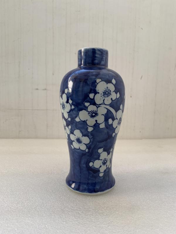 古玩陶瓷青花留白冰梅紋雞腿蓋瓶拍賣,當前價格567元