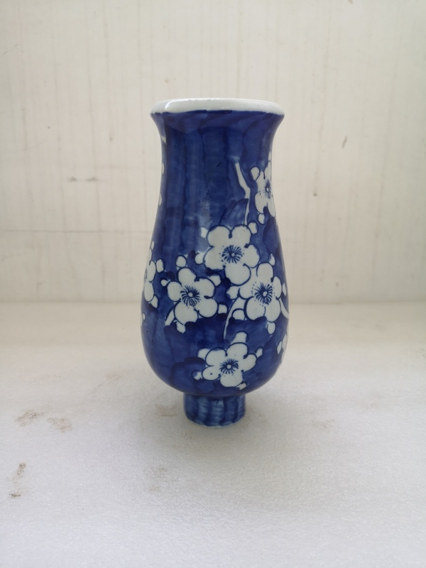 古玩陶瓷青花留白冰梅紋雞腿蓋瓶拍賣,當前價格567元