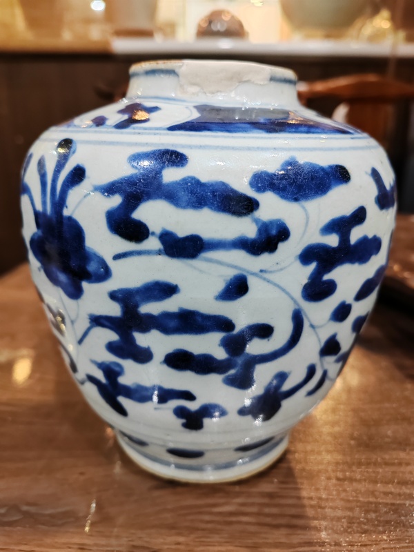 古玩陶瓷明未清初青花纏枝花紋罐拍賣,當(dāng)前價(jià)格1800元