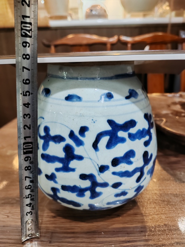 古玩陶瓷明未清初青花纏枝花紋罐拍賣,當(dāng)前價(jià)格1800元