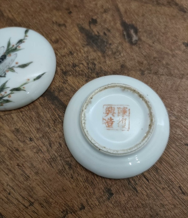 古玩陶瓷民國時期粉彩一鳴驚人圖印盒拍賣,當前價格950元
