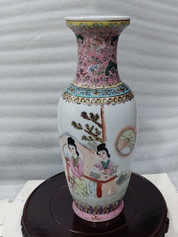 古玩陶瓷粉彩仕女人物紋瓶拍賣(mài),當(dāng)前價(jià)格1680元