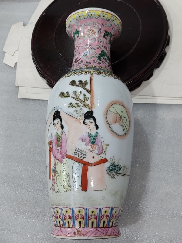 古玩陶瓷粉彩仕女人物紋瓶拍賣(mài),當(dāng)前價(jià)格1680元