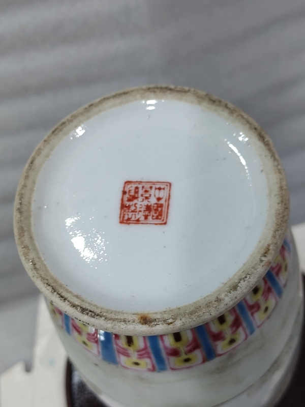 古玩陶瓷粉彩仕女人物紋瓶拍賣(mài),當(dāng)前價(jià)格1680元
