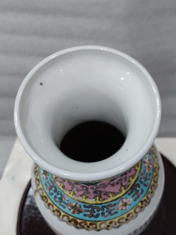 古玩陶瓷粉彩仕女人物紋瓶拍賣(mài),當(dāng)前價(jià)格1680元