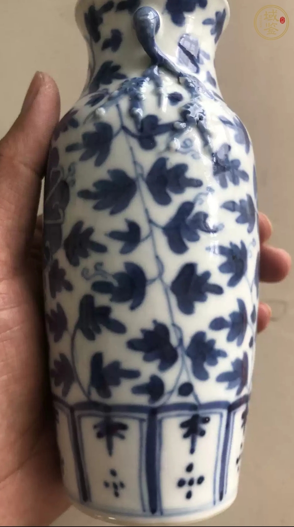 古玩陶瓷晚清·青花纏枝花卉紋雙耳瓶真品鑒賞圖
