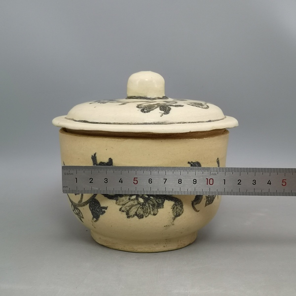 古玩陶瓷明代花卉紋褐彩蓋罐拍賣,當前價格800元