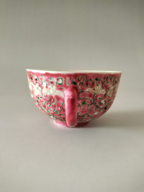 古玩轉(zhuǎn)賣(民國)胭脂紅軋道花卉紋茶杯拍賣,當(dāng)前價格1200元