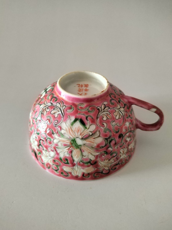 古玩陶瓷(民國)胭脂紅軋道花卉紋茶杯拍賣,當前價格568元