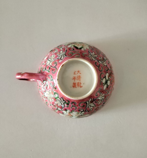 古玩陶瓷(民國)胭脂紅軋道花卉紋茶杯拍賣,當前價格568元