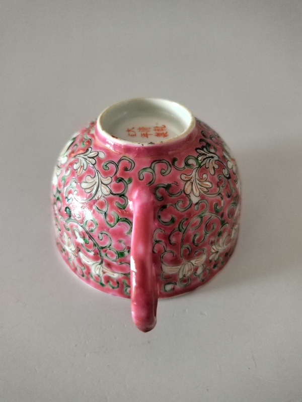 古玩陶瓷(民國)胭脂紅軋道花卉紋茶杯拍賣,當前價格568元