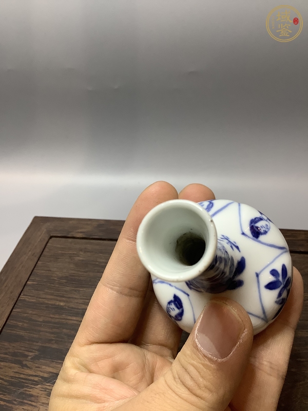 古玩陶瓷青花四美小瓜楞賞瓶真品鑒賞圖