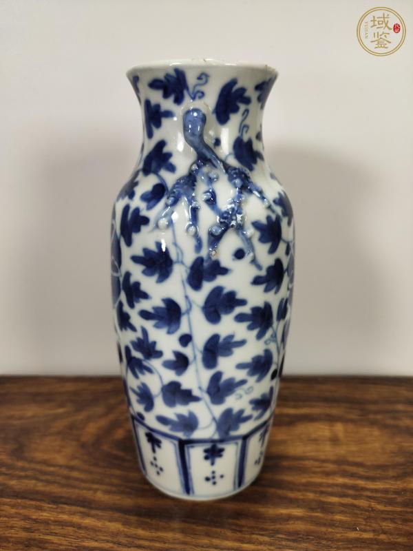 古玩陶瓷晚清·青花纏枝花卉紋雙耳瓶真品鑒賞圖