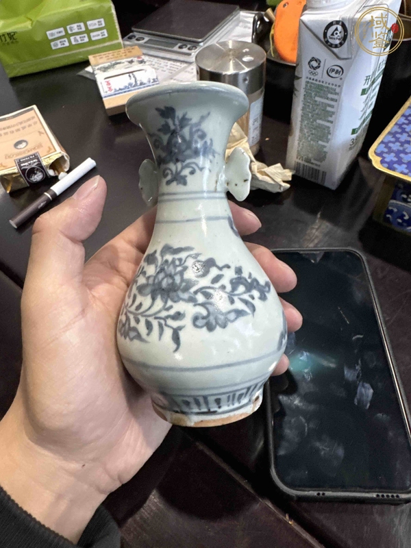 古玩陶瓷花卉紋青花雙耳瓶真品鑒賞圖