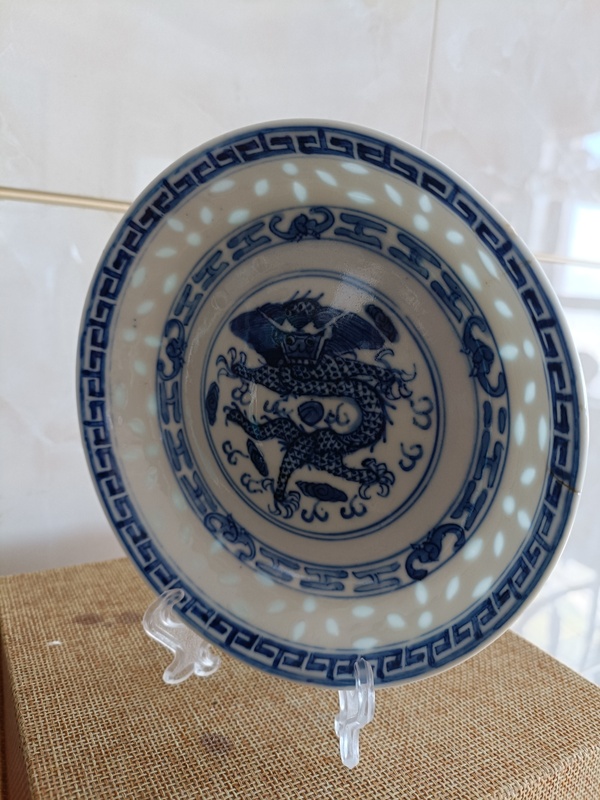 古玩陶瓷精品清末民初玲瓏瓷青花云龍趕珠紋盤拍賣,當(dāng)前價(jià)格980元