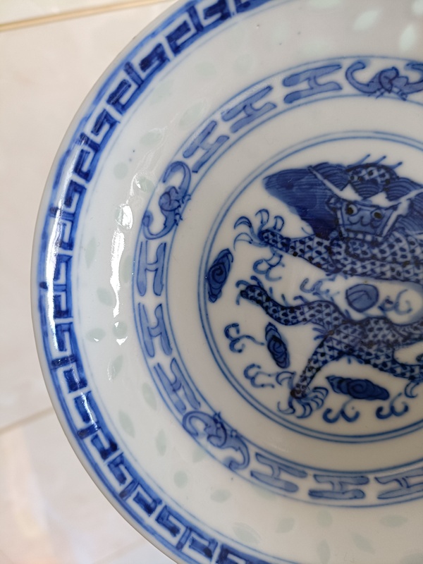 古玩陶瓷精品清末民初玲瓏瓷青花云龍趕珠紋盤拍賣,當(dāng)前價(jià)格980元