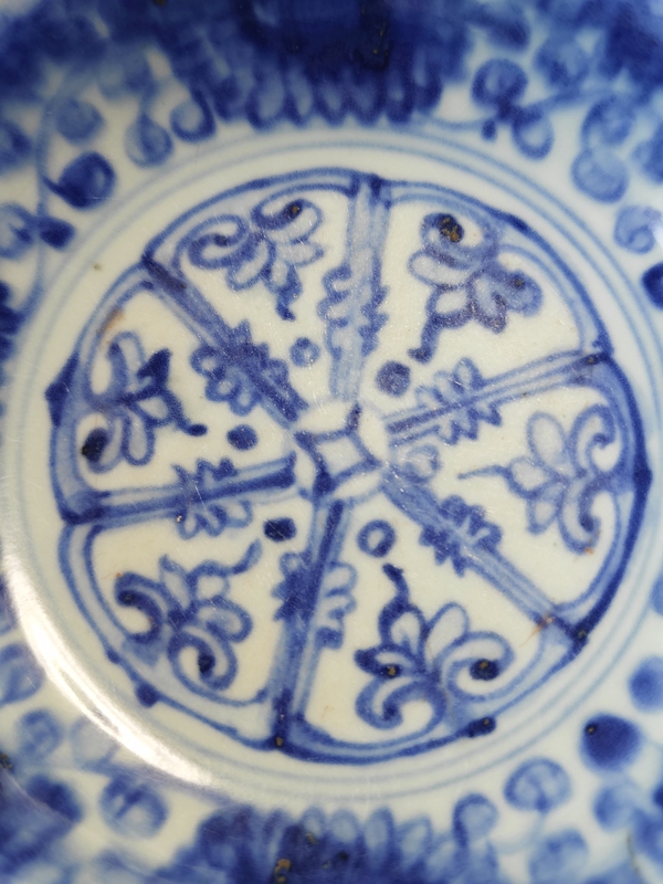 古玩陶瓷明成化青花纏枝蓮?fù)须s寶紋臥足碗拍賣,當(dāng)前價(jià)格7898元