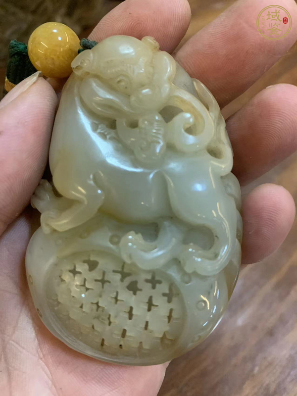 古玩玉器獅子舞球真品鑒賞圖