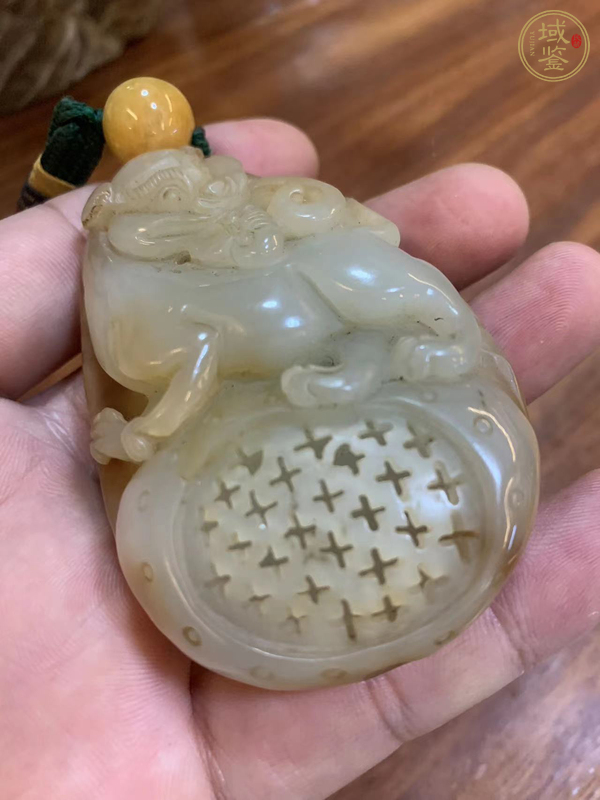 古玩玉器獅子舞球真品鑒賞圖