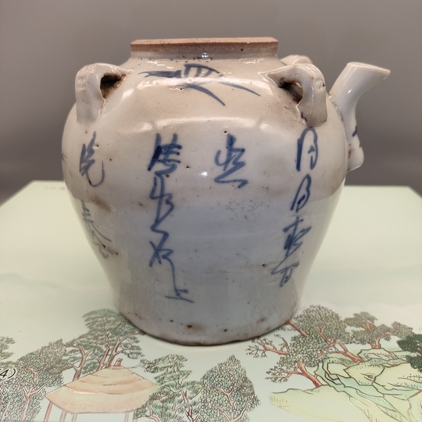 古玩陶瓷清中，青花蓮池紋詩(shī)文四系壺拍賣(mài)，當(dāng)前價(jià)格330元