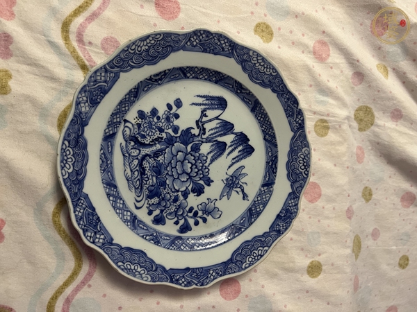 古玩陶瓷清乾隆 青花花卉紋花口盤真品鑒賞圖