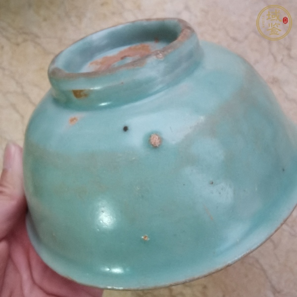 古玩陶瓷龍泉青瓷花卉紋碗真品鑒賞圖