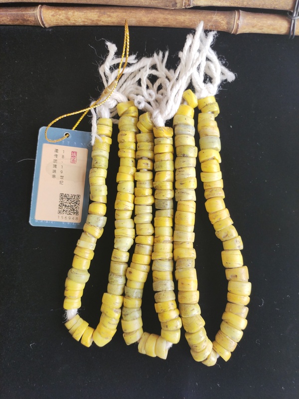 古玩玉器清代藏傳琉璃剁珠拍賣,當(dāng)前價格380元